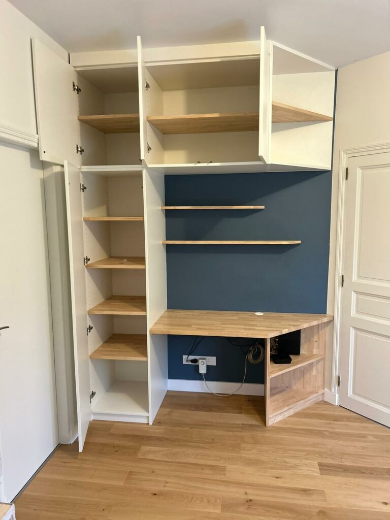 Réalisation de plan sur mesure, fabrication et pose d'un bureau
