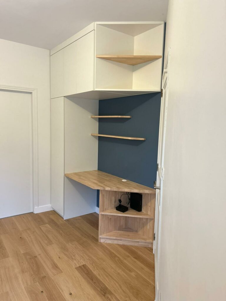 Réalisation de plan sur mesure, fabrication et pose d'un bureau